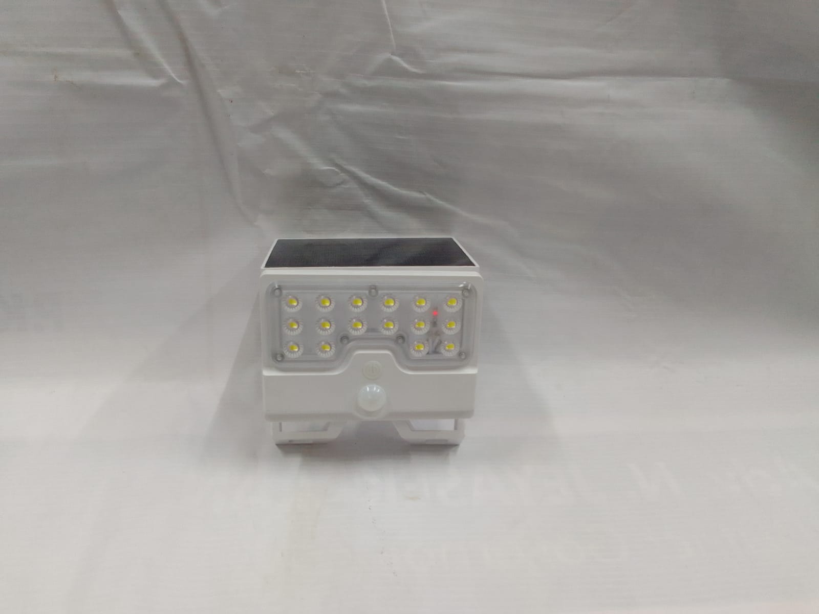 solar wall light